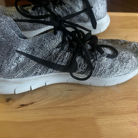 Nike Running Shoes - Picture 4 of 6